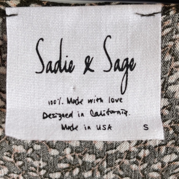 Sadie & Sage Bell Sleeve V-Neck Blouse Size Small - Picture 3 of 7